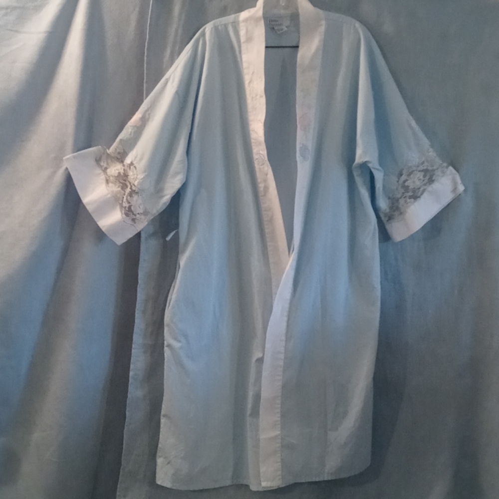 Chance Encounters lace floral embroidered robe
